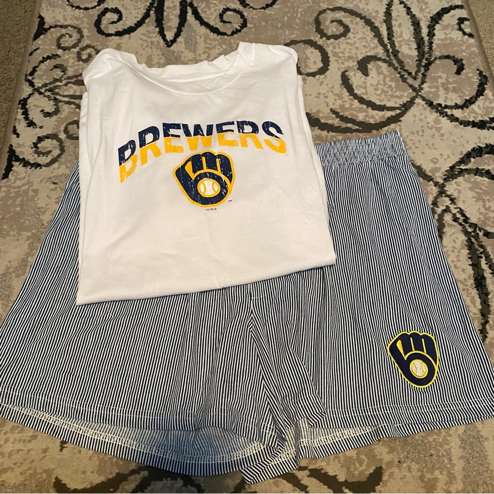 Milwaukee Brewers T-shirt and shorts- 2X new!